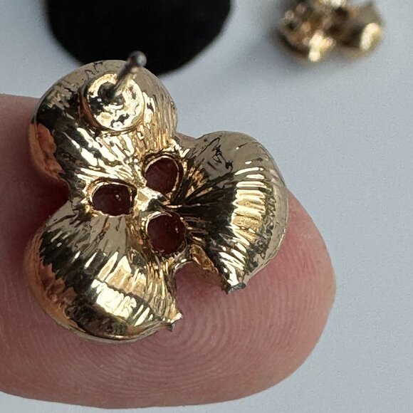 Vintage Avon GV9 Gold Tone Pierced Earrings Ruby Red Glass Stones - Picture 3 of 5